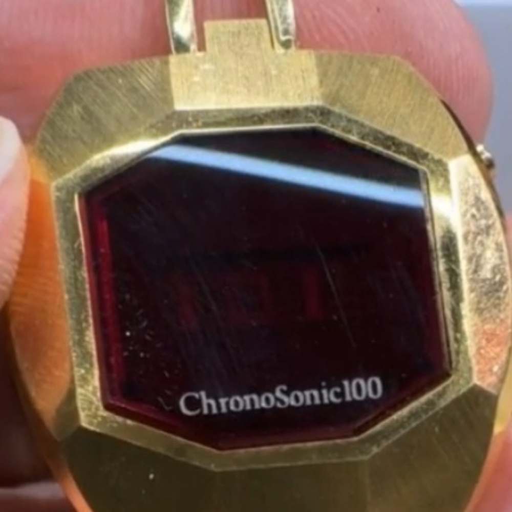Chronosonic 100 "The Computer Watch"              Red Led Pocket/Pendant Watch